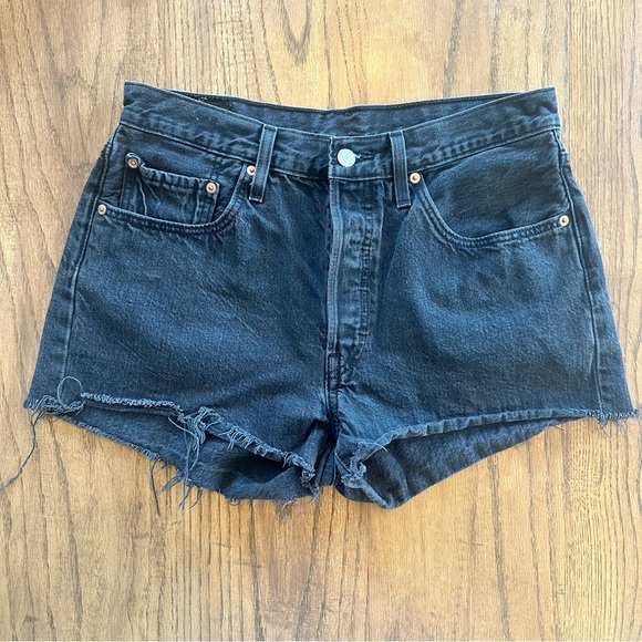 Levi 501 Jean Cut Off Shorts Raw Hem Button Fly Black Denim Size 30 Women’s - Picture 1 of 12